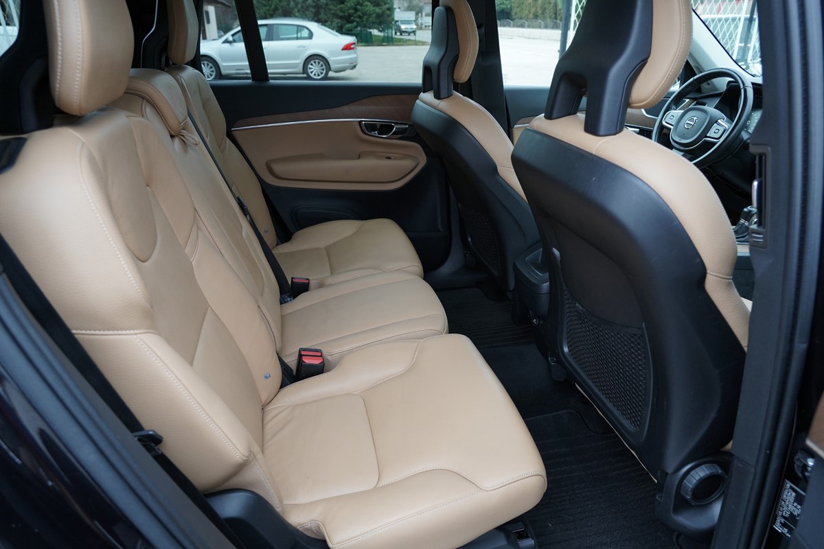 Volvo
 XC90 
 D5