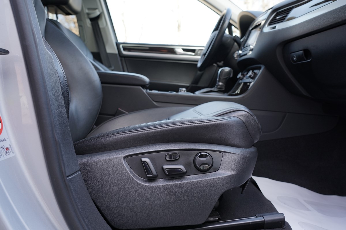 Volkswagen Touareg
 3.0 TDI 4 MOTION