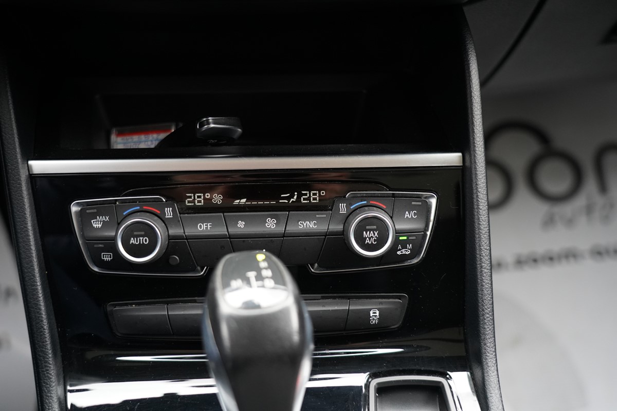 BMW
 2-Series 218 d AUTOMATIK !