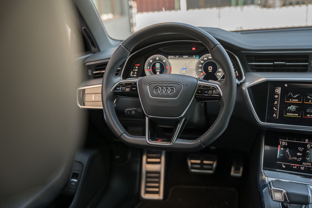 Audi A6
 3.0 TDI S line QUATTRO