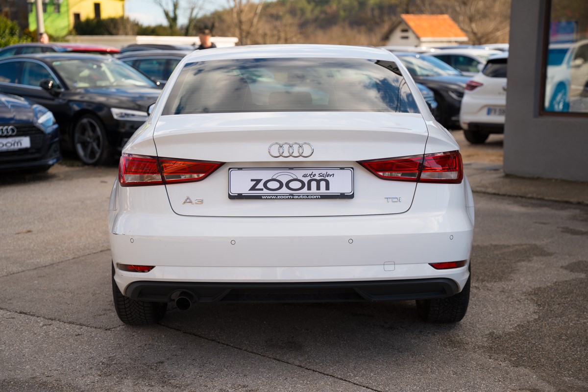 Audi A3
 1.6 TDI S-tronic