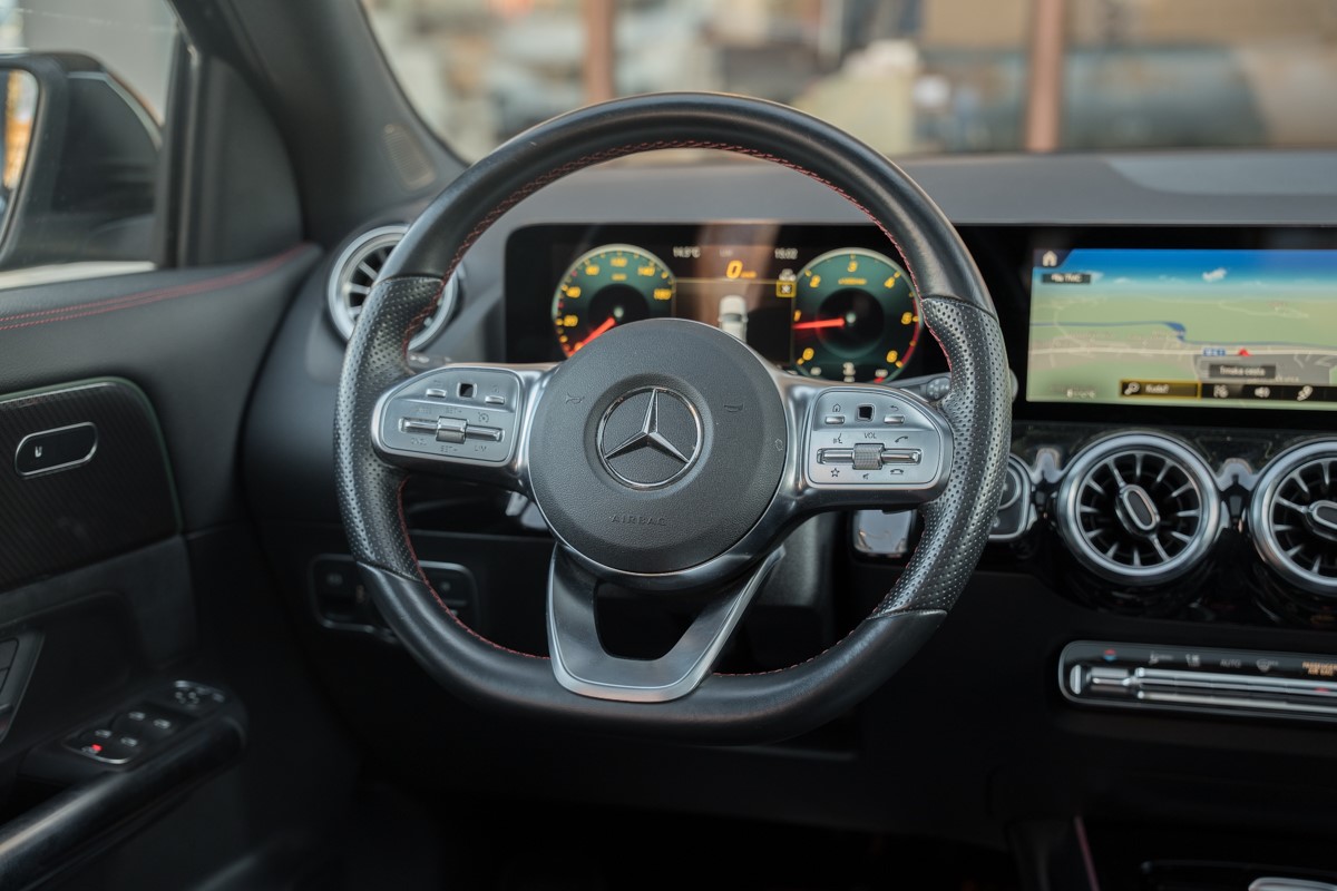 Mercedes-Benz GLA 200 D AMG