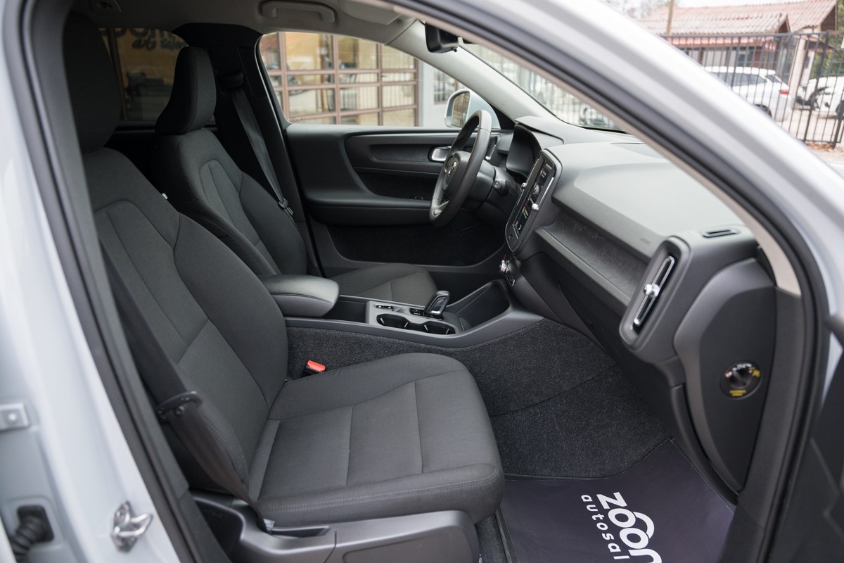 Volvo
 XC40 2.0 D D3