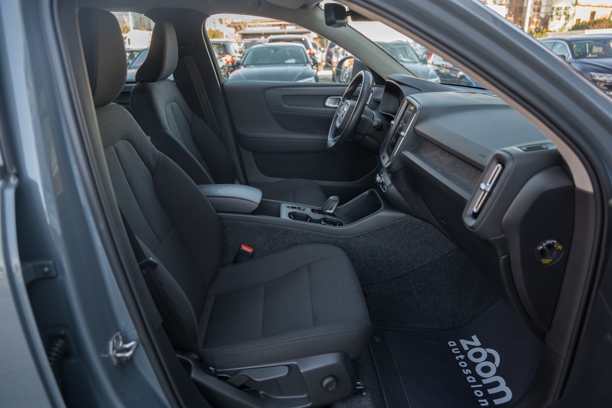 Volvo
 XC40 2.0 D D3