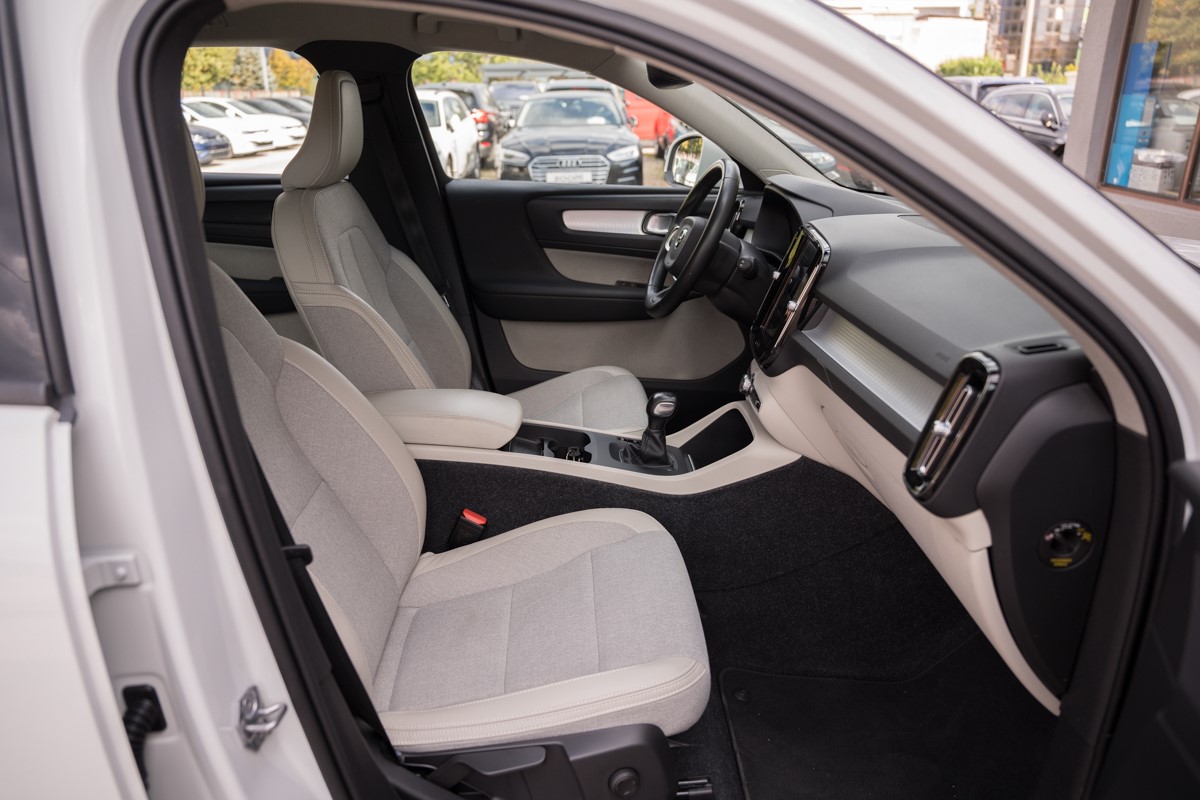 Volvo
 XC40 2.0 D