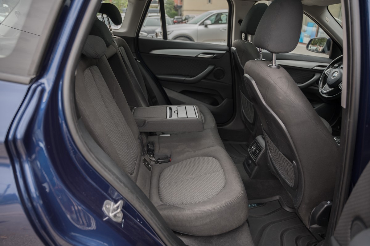 BMW
 X1 18D XDrive
