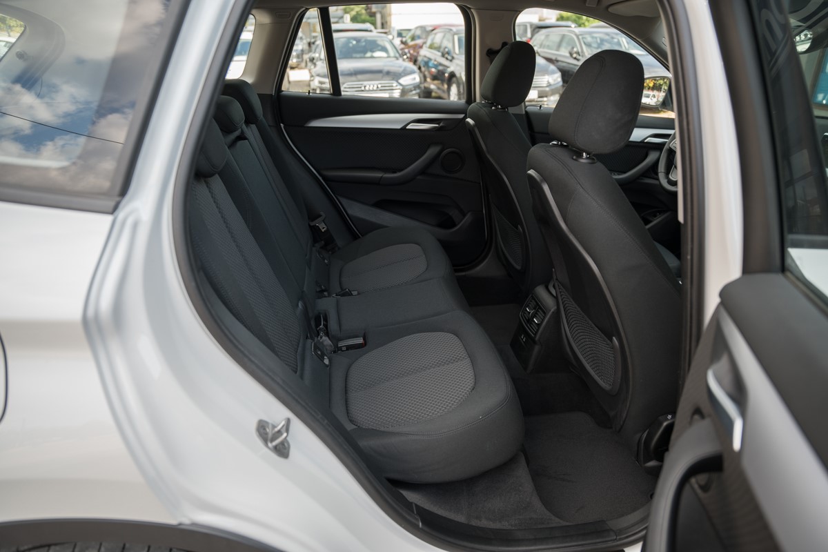 BMW
 X1 18 D sDrive