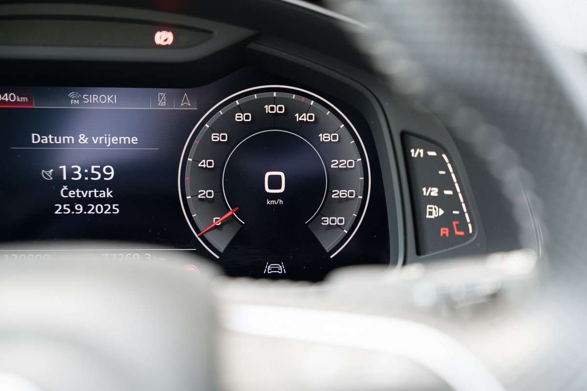 Audi Q7
 3.0 TDI S line QUATTRO