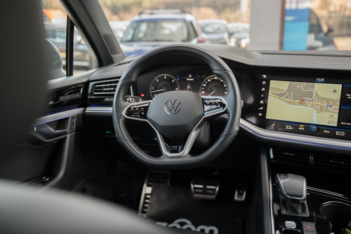 Volkswagen Touareg
 3.0 TDI R line 4MOTION