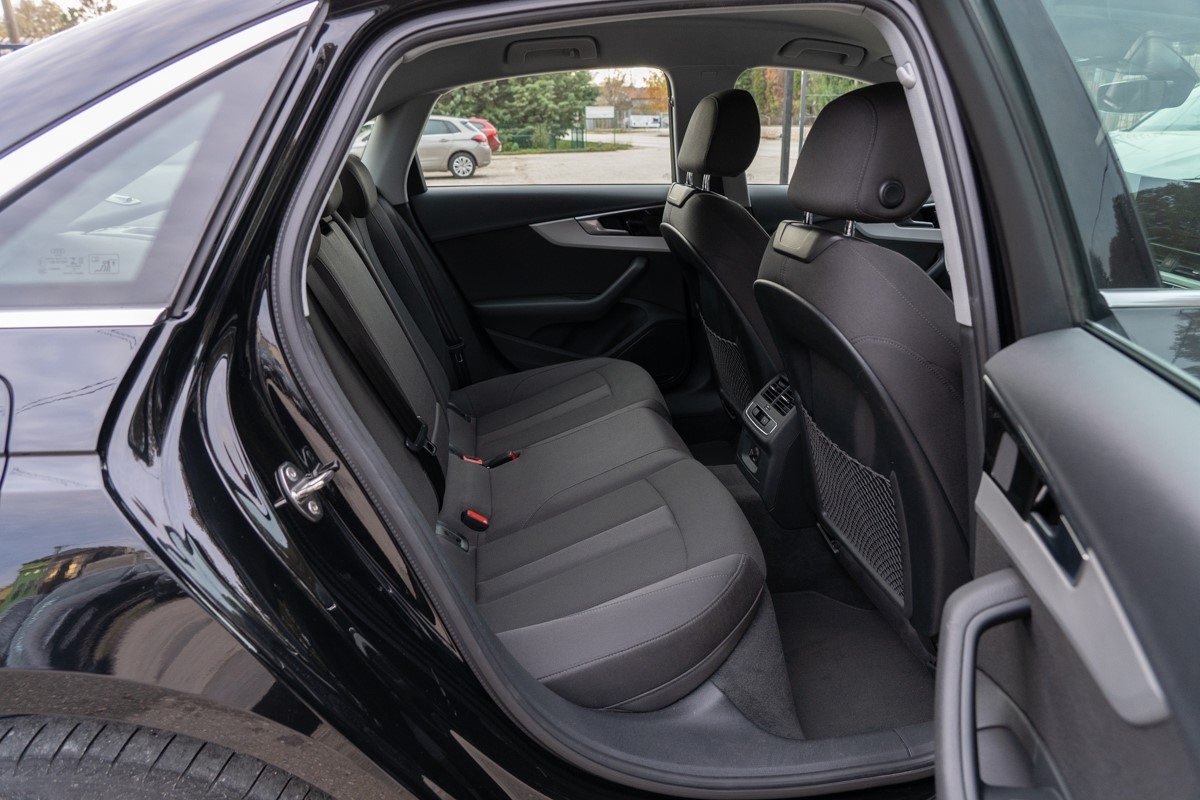 Audi A4
 35 TDI