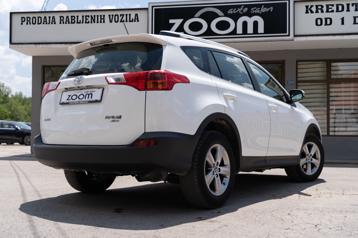 Toyota
 RAV4
 2,0 4x4