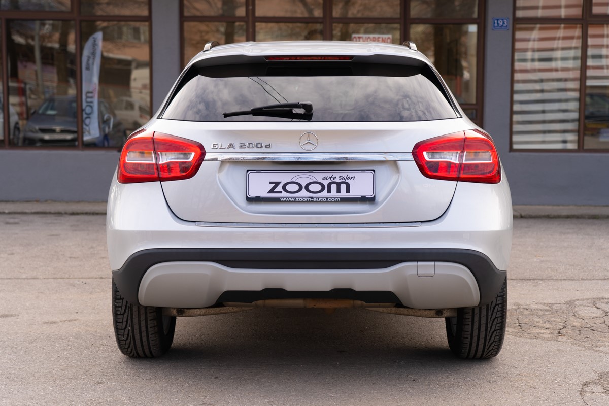 Mercedes-Benz GLA 200 D STOCK