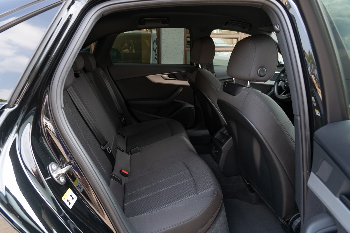 Audi A4
 30 TDI S-Tronic Business