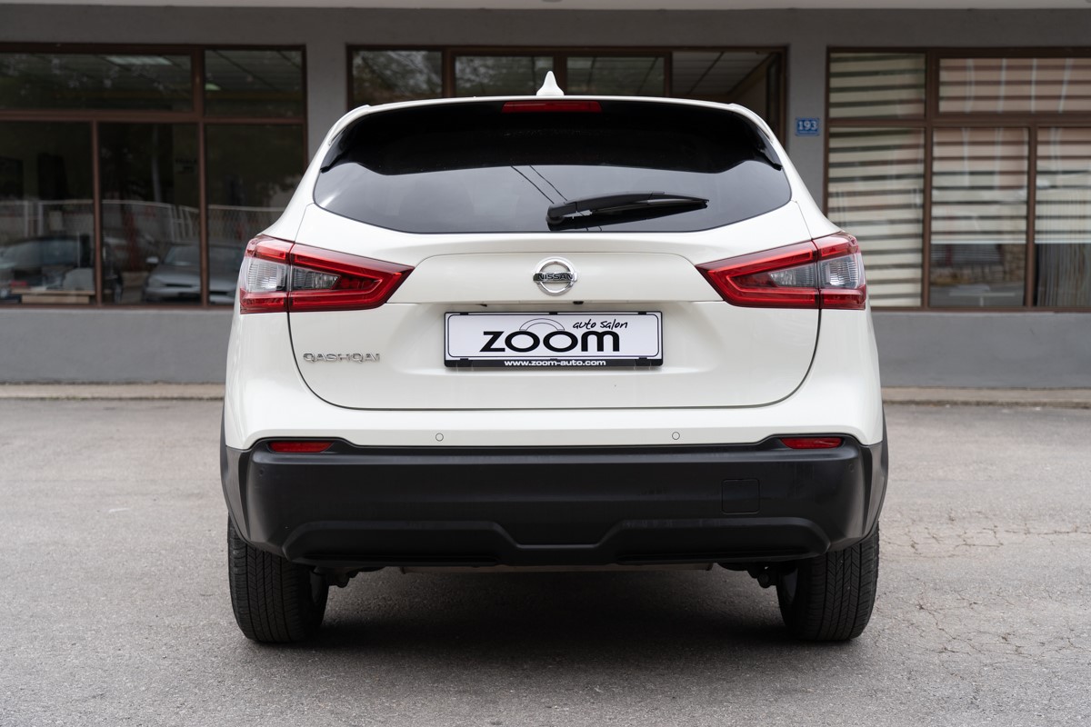 Nissan
 Qashqai 1,5 DCI