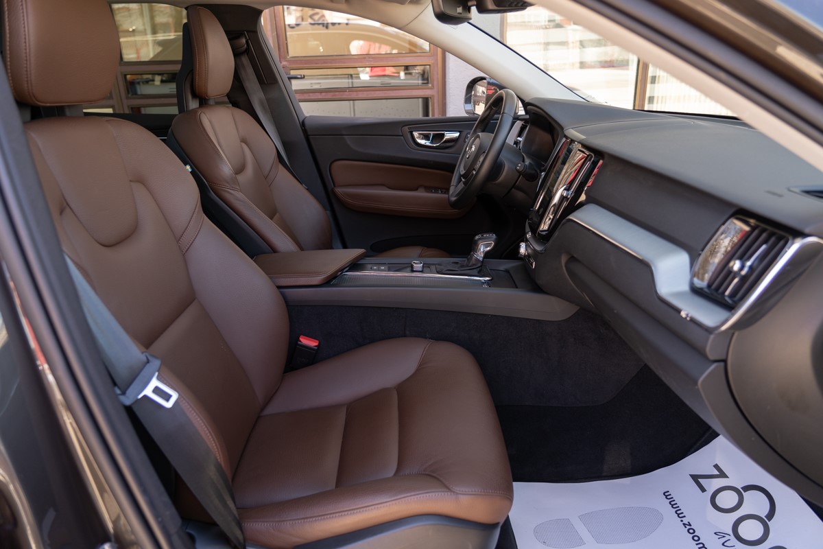 Volvo
 XC60 D4 190 CH