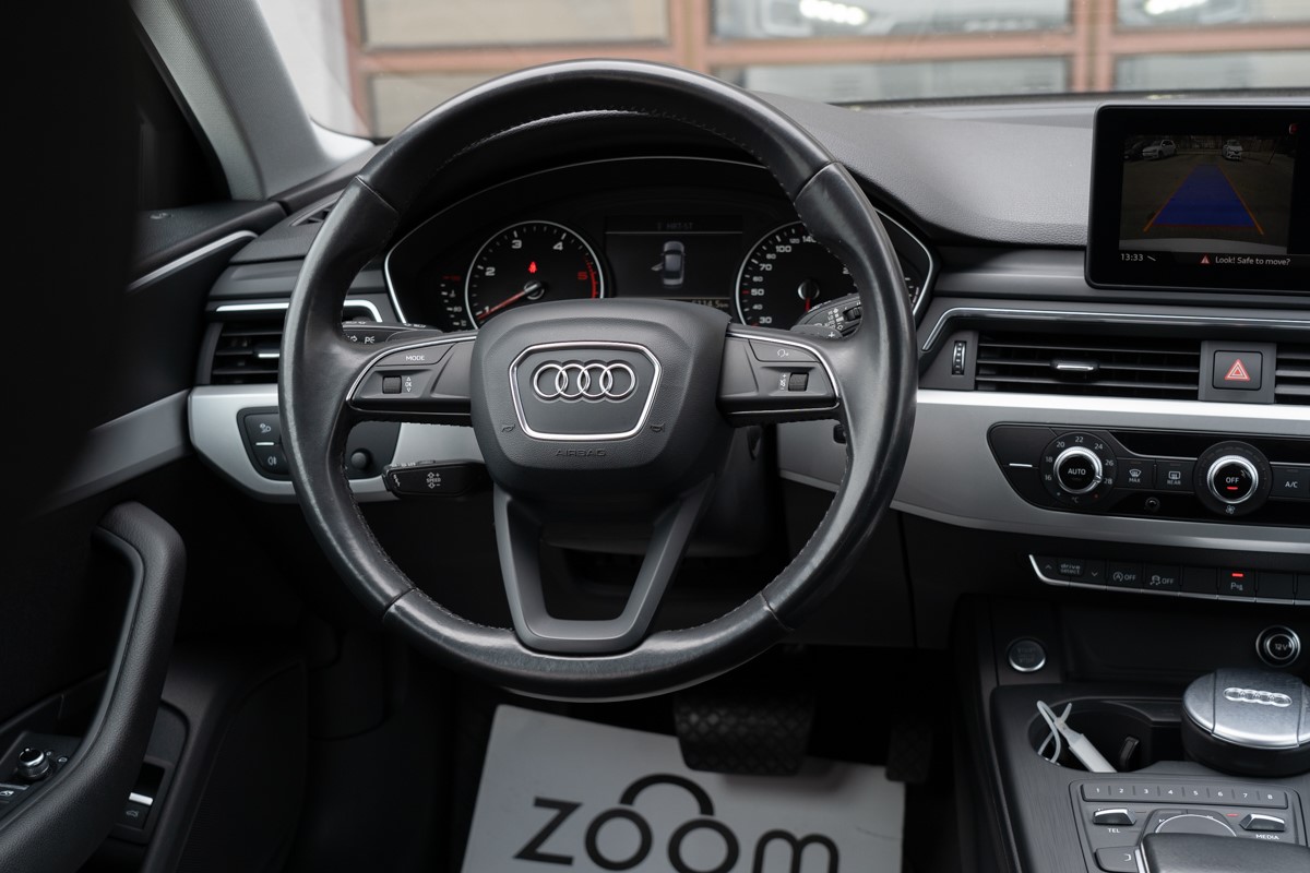 Audi A4
 2.0 TDi S-tronic Quattro Business Line
