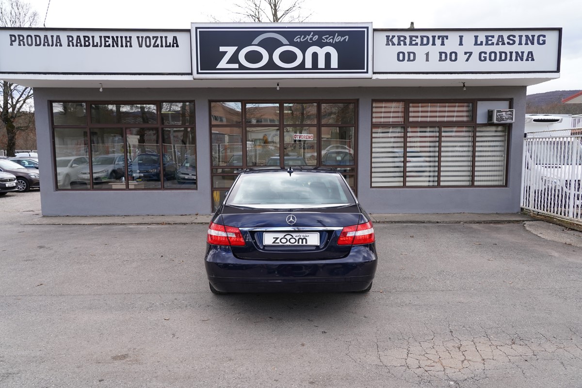 Mercedes-Benz E-Class
 220 CDI
