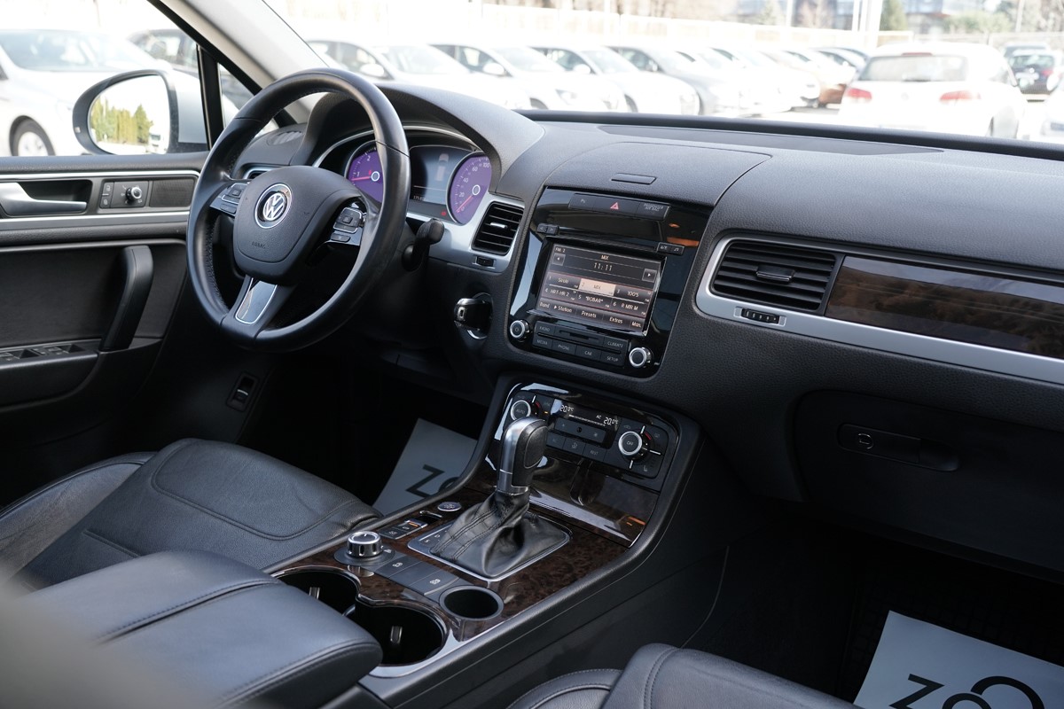 Volkswagen Touareg
 3.0 TDI 4 MOTION