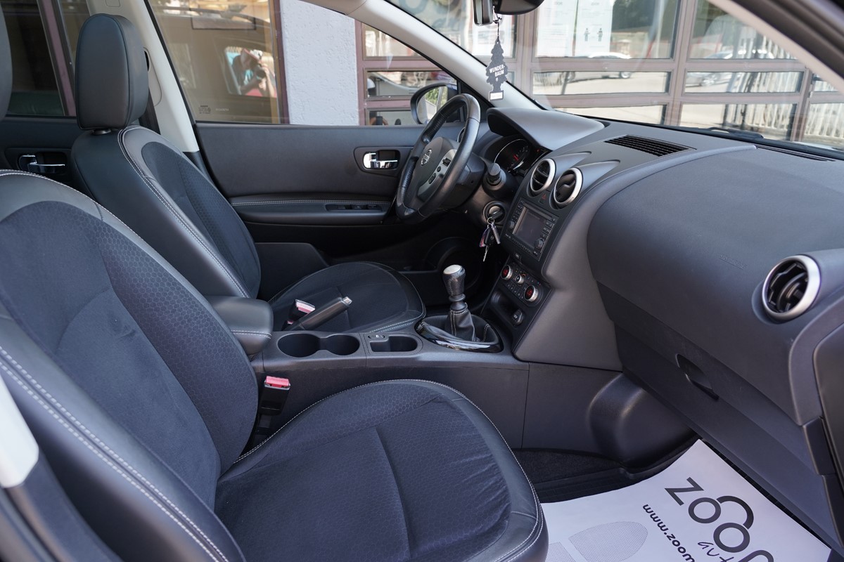 Nissan
 Qashqai +2 1.6 dCi 7 Sjedala