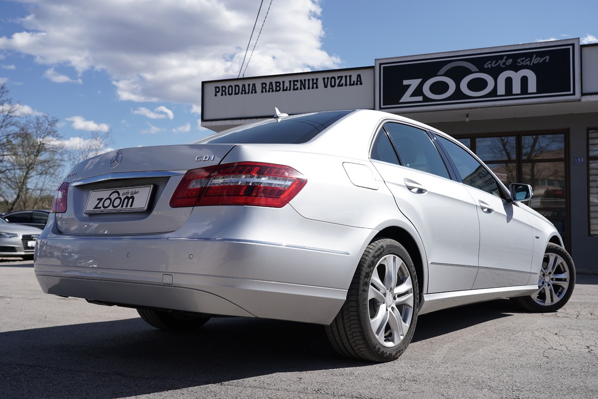 Mercedes-Benz E-Class
 E 220 CDI AVANTGARDE