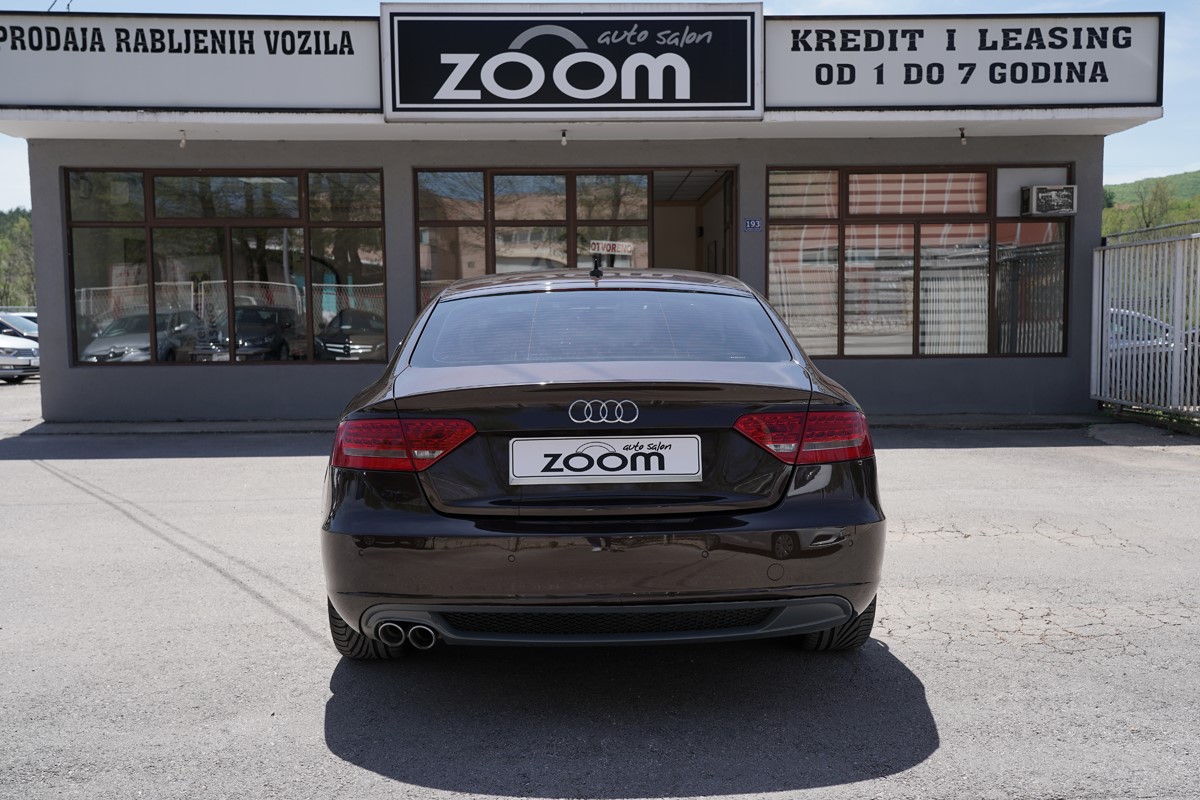 Audi A5
 2.0 TDI