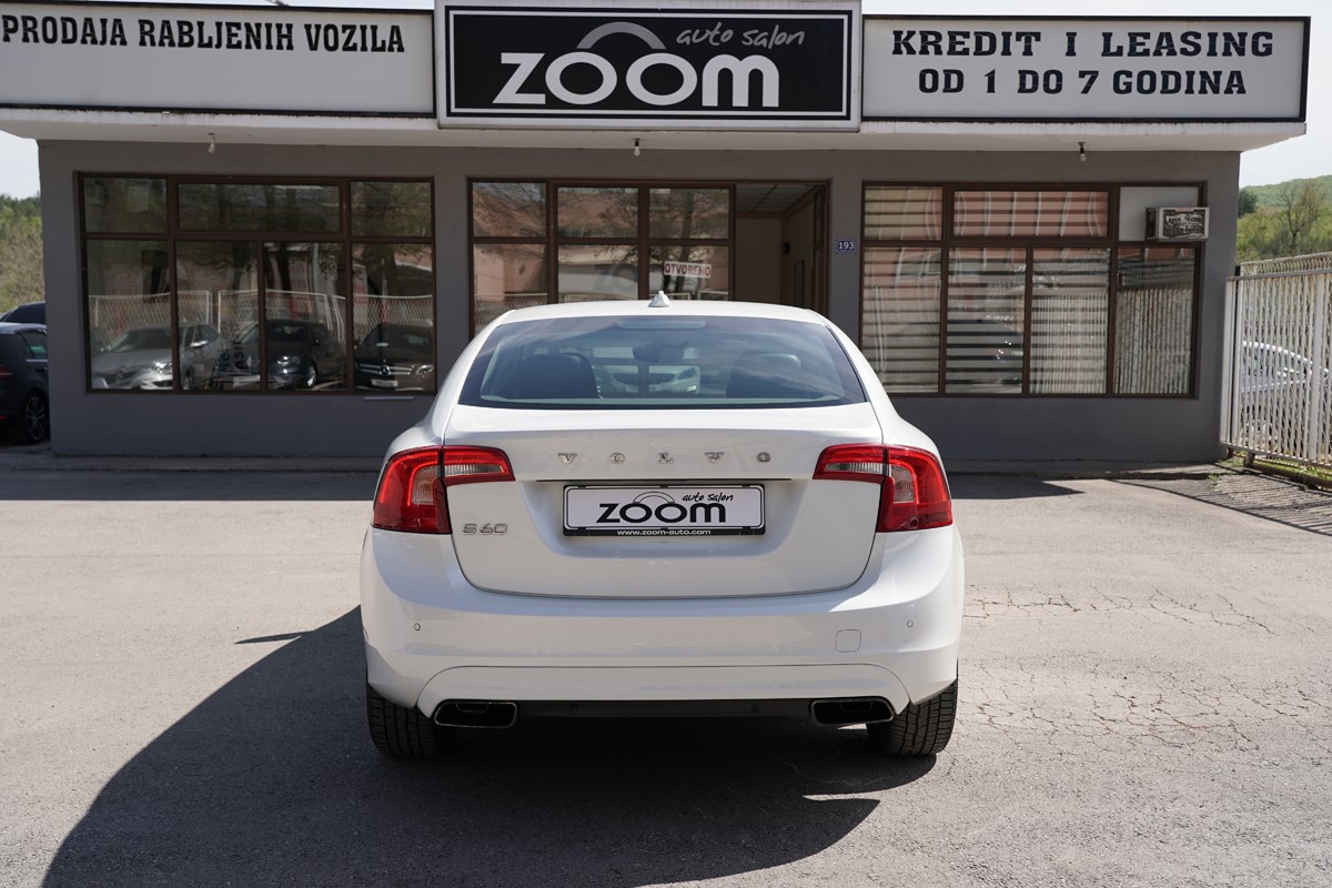 Volvo
 S60
 2.0 D Summum