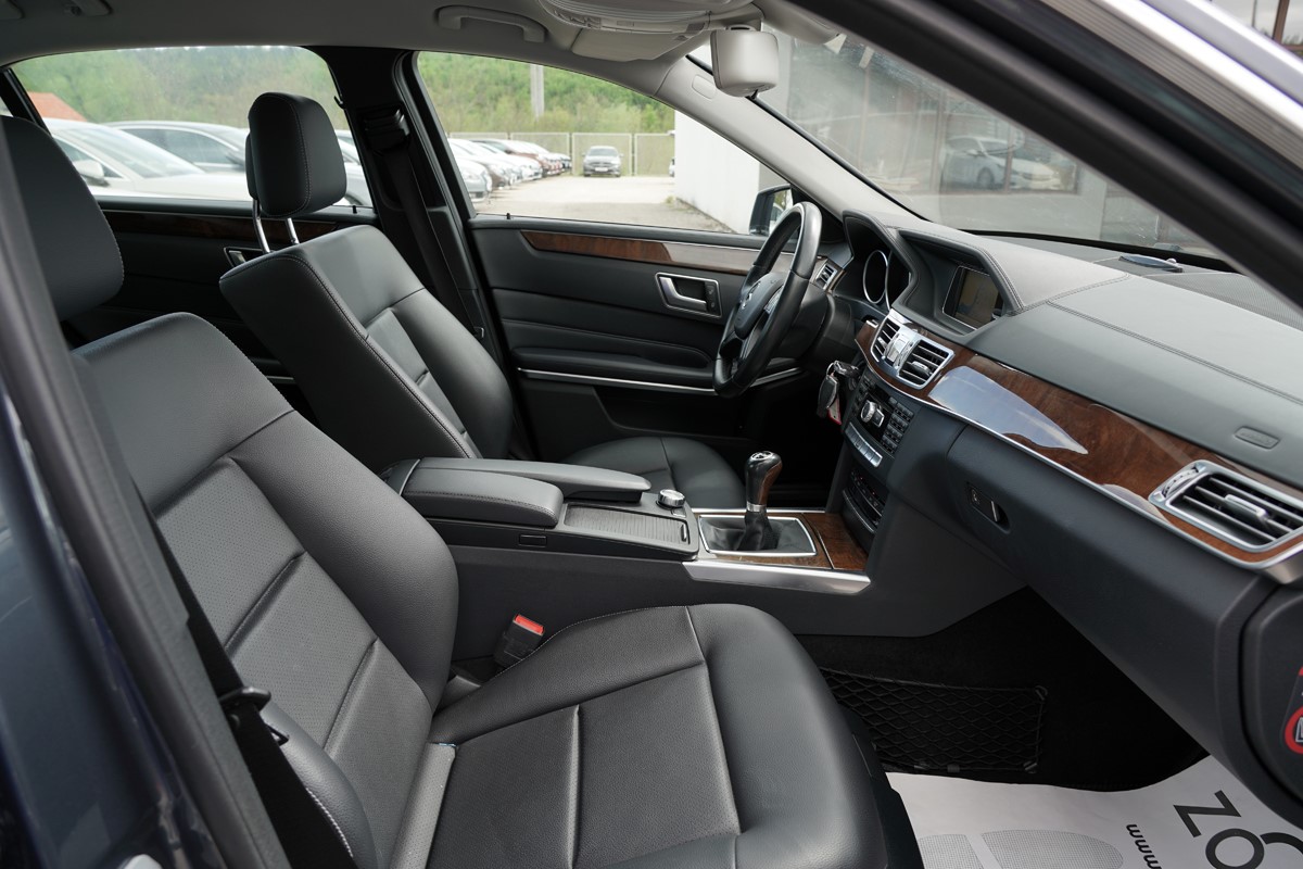 Mercedes-Benz E-Class
 200 CDI