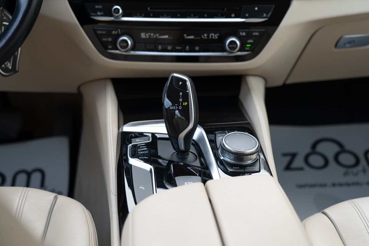 BMW
 5-Series 520 D XDRIVE