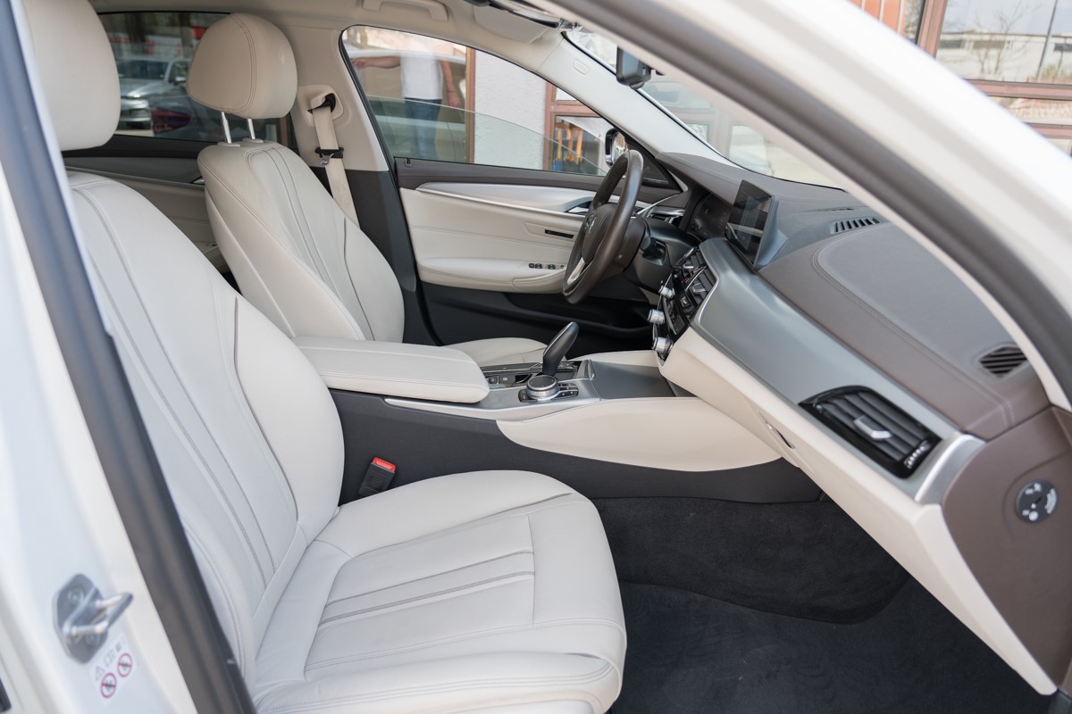 BMW
 5-Series 520d xDrive