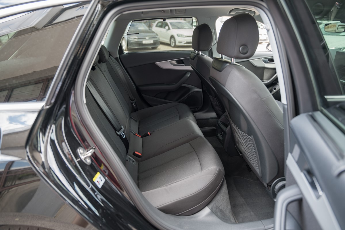 Audi A4
 2.0 TDI