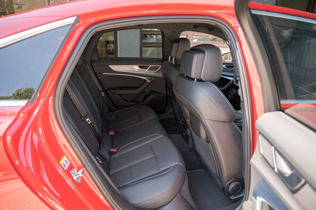 Audi A6
 3.0 TDI S line QUATTRO