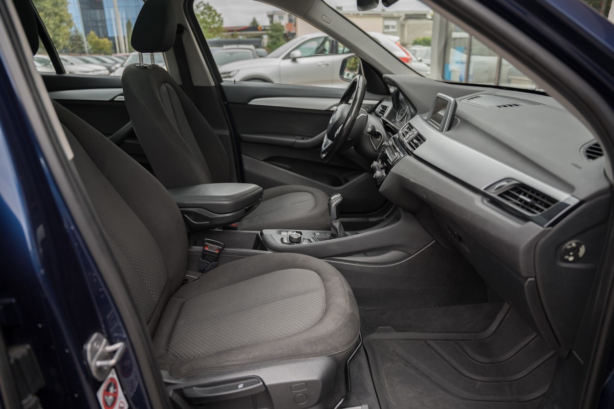 BMW
 X1 18D XDrive