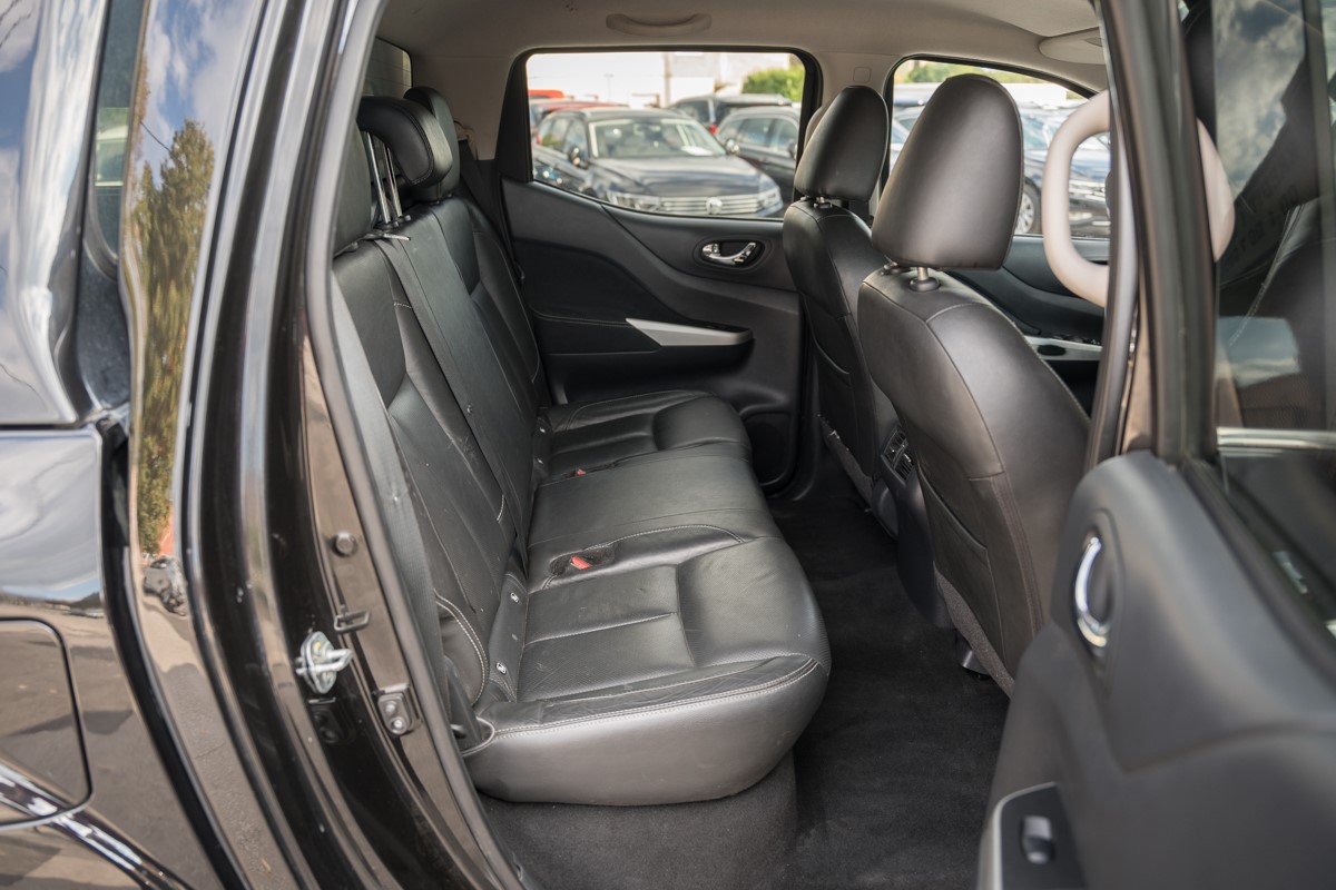 Nissan
 Navara 2,3 DCI 4X4