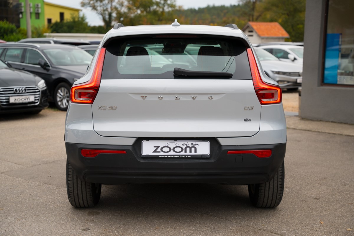 Volvo
 XC40 2.0 D D3