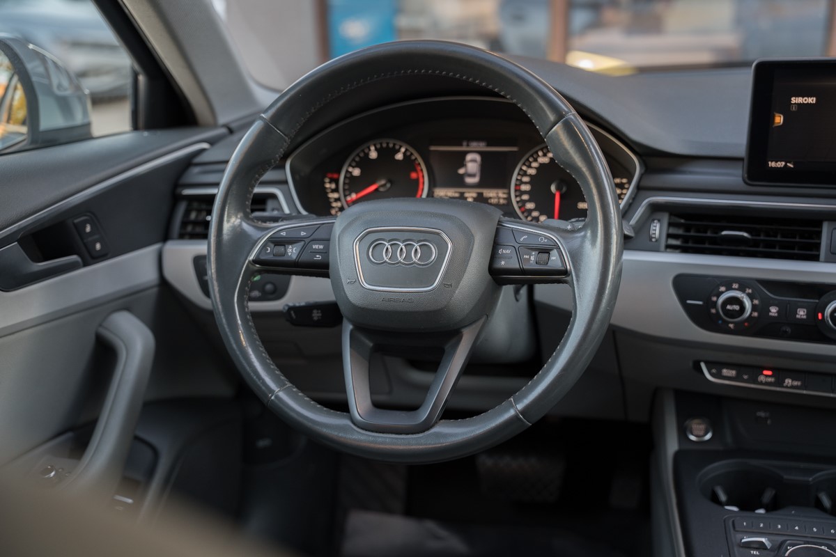 Audi A4
 35 TDI S-tronic Bussines Line
