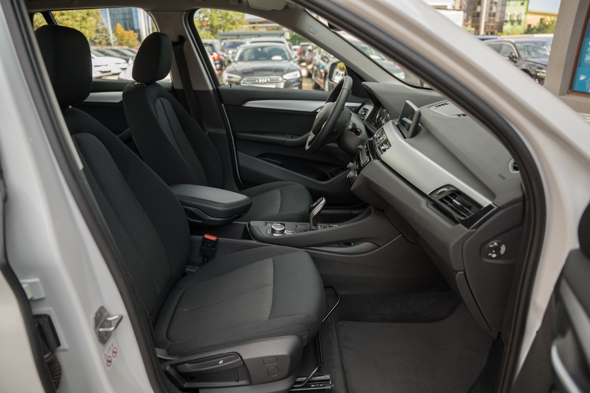 BMW
 X1 18 D sDrive