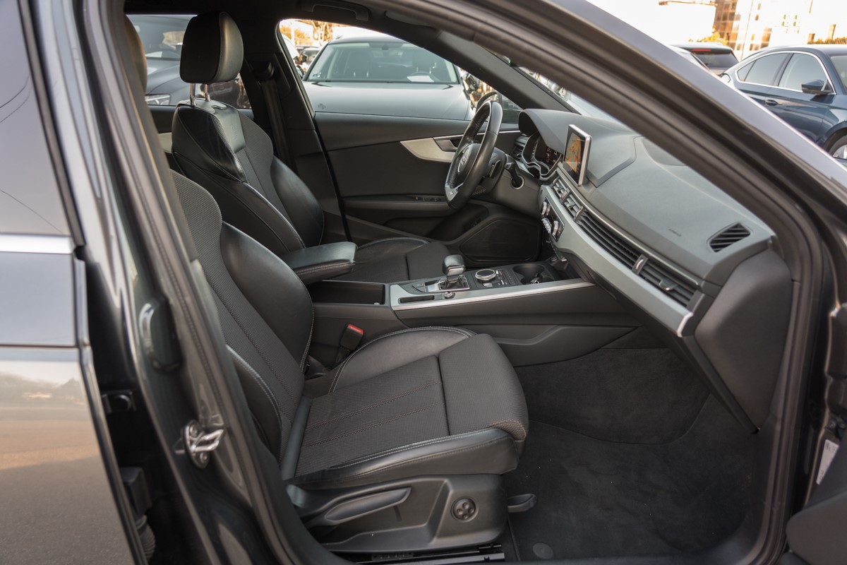 Audi A4
 2.0TDI S line