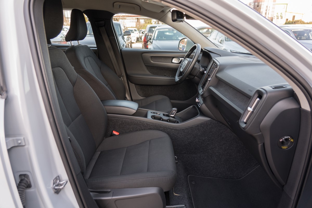 Volvo
 XC40 2.0D D3 AWD 4X4