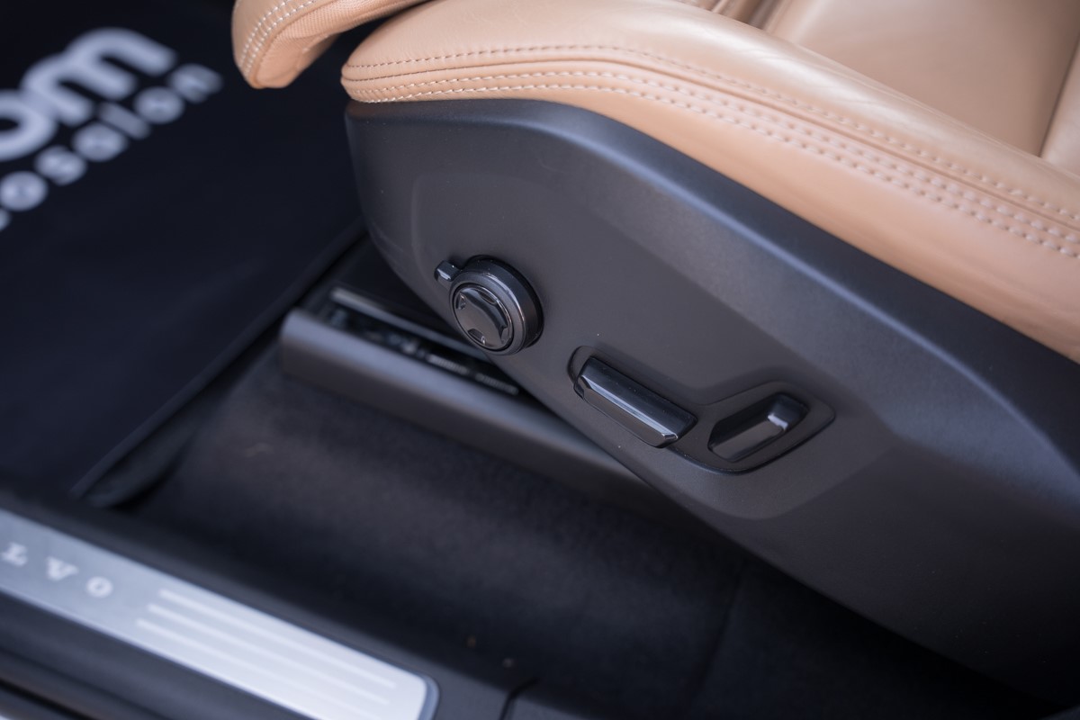 Volvo
 XC90 
 2.0 D B5 AWD Inscription 