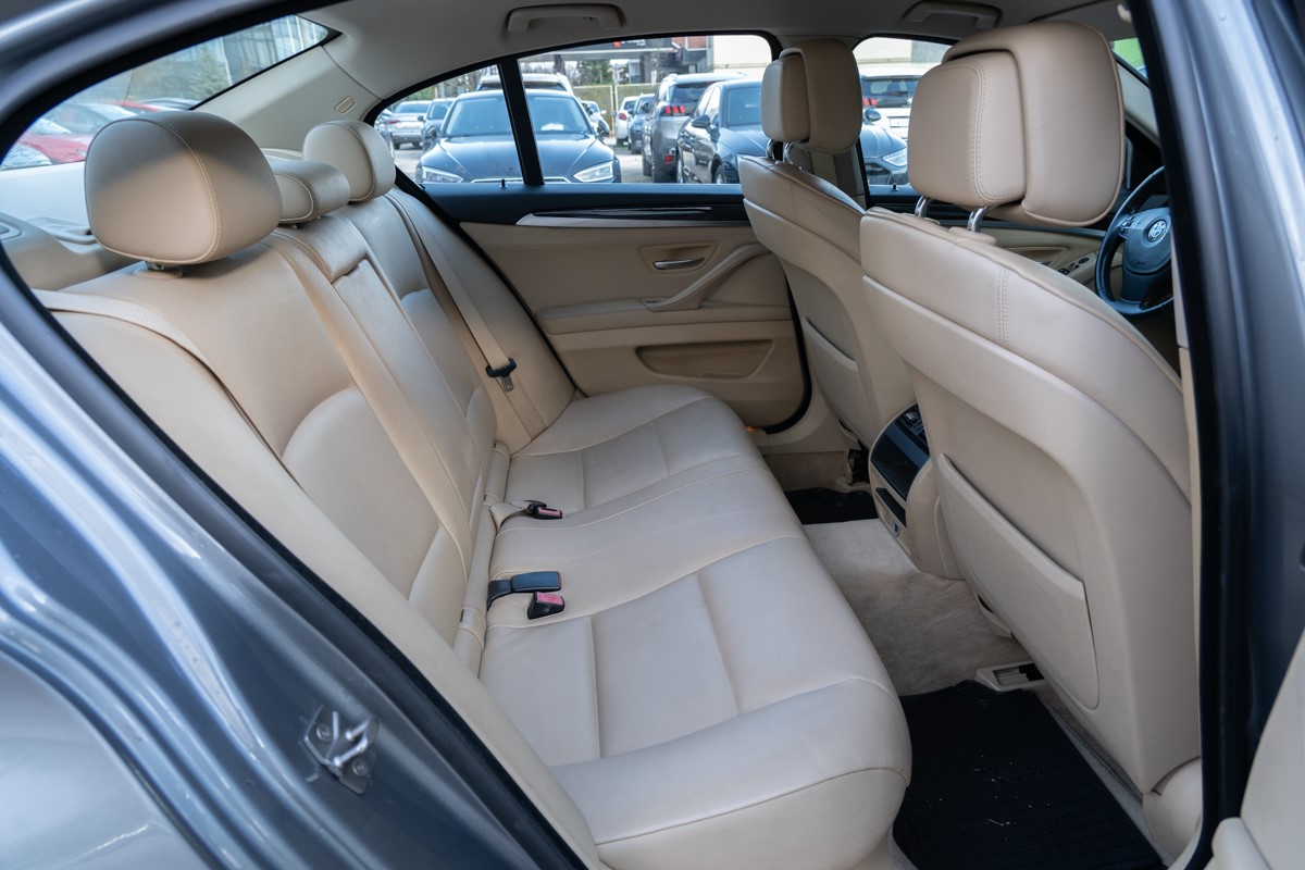 BMW
 5-Series 530d