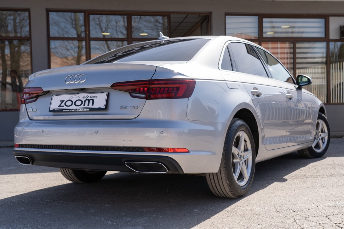 Audi A4
 35 TDi Stronic Business Line