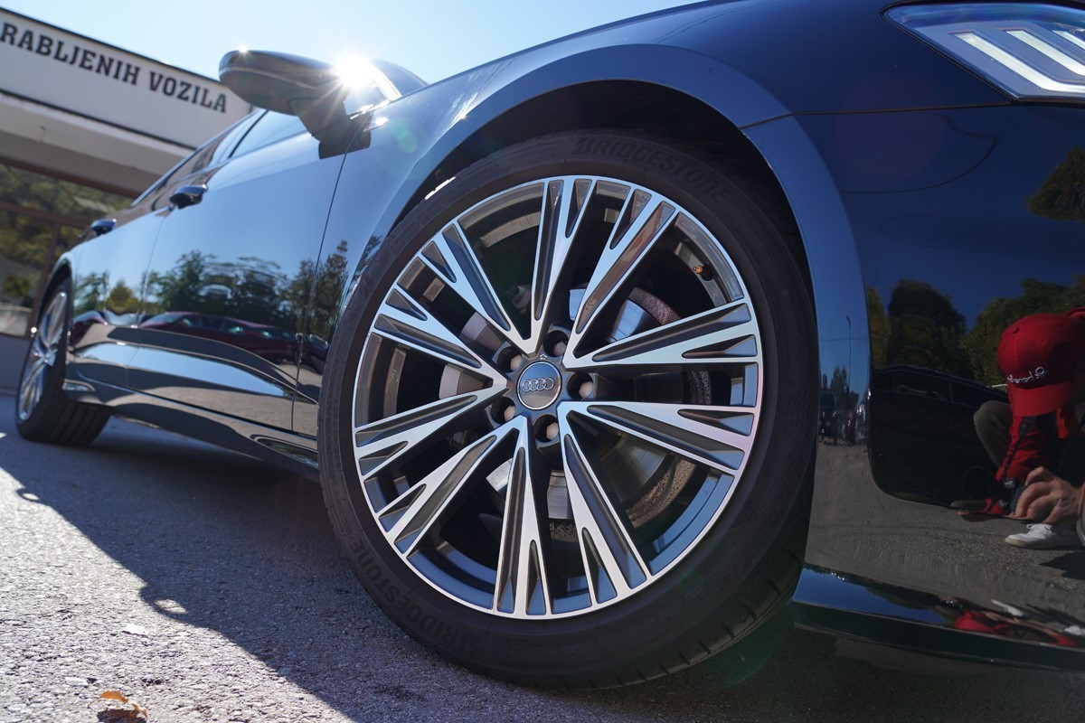 Audi A6
 40 TDI S-LINE S-TRONIC