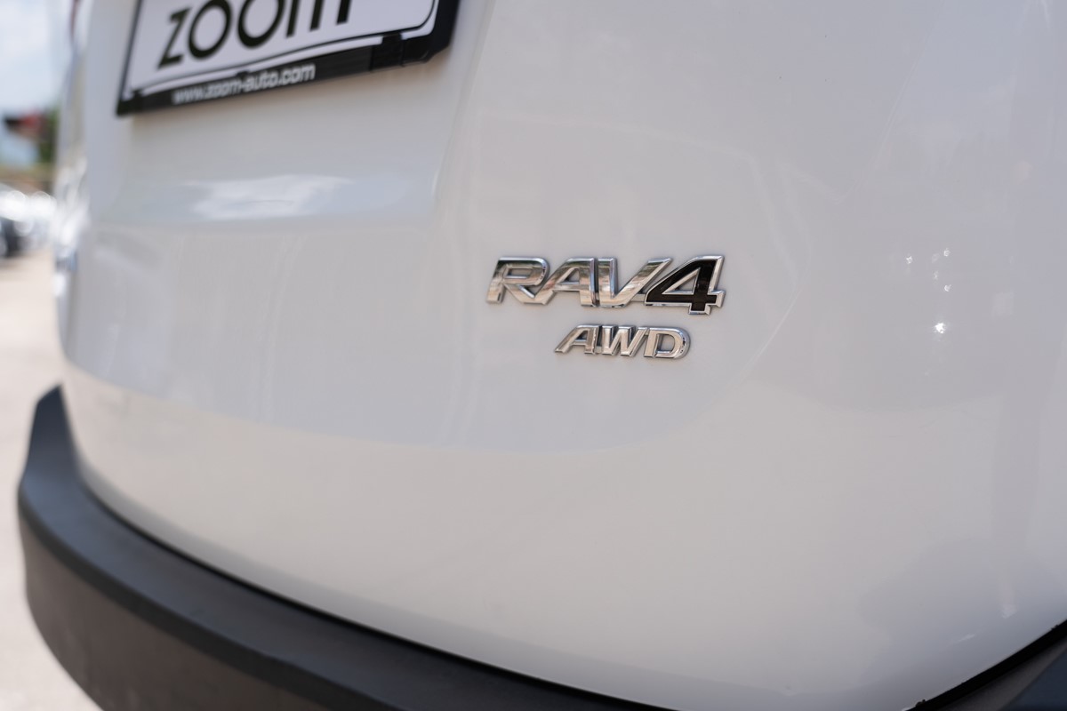 Toyota
 RAV4
 2,0 4x4