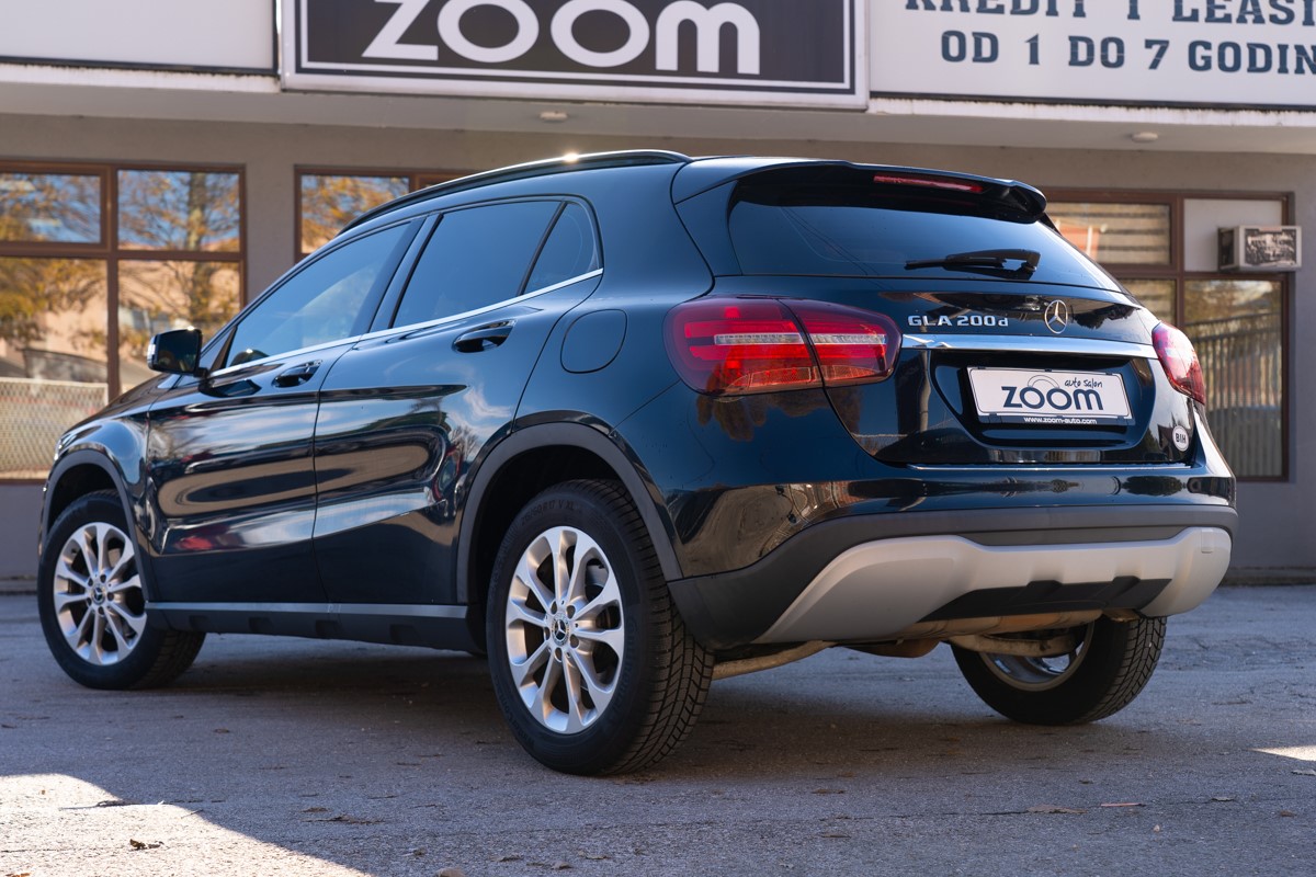 Mercedes-Benz GLA 200d Business