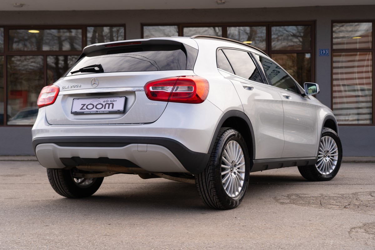 Mercedes-Benz GLA 200 D STOCK