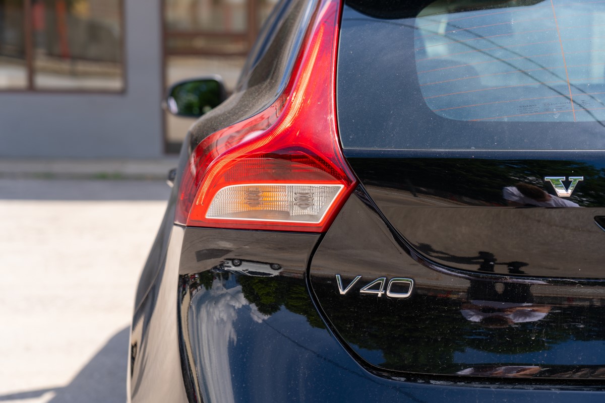 Volvo
 V40 D2