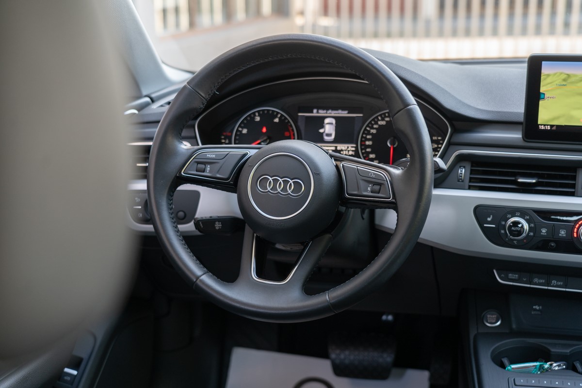 Audi A5
 35 TDi Sportback Business Edition S-tronic
