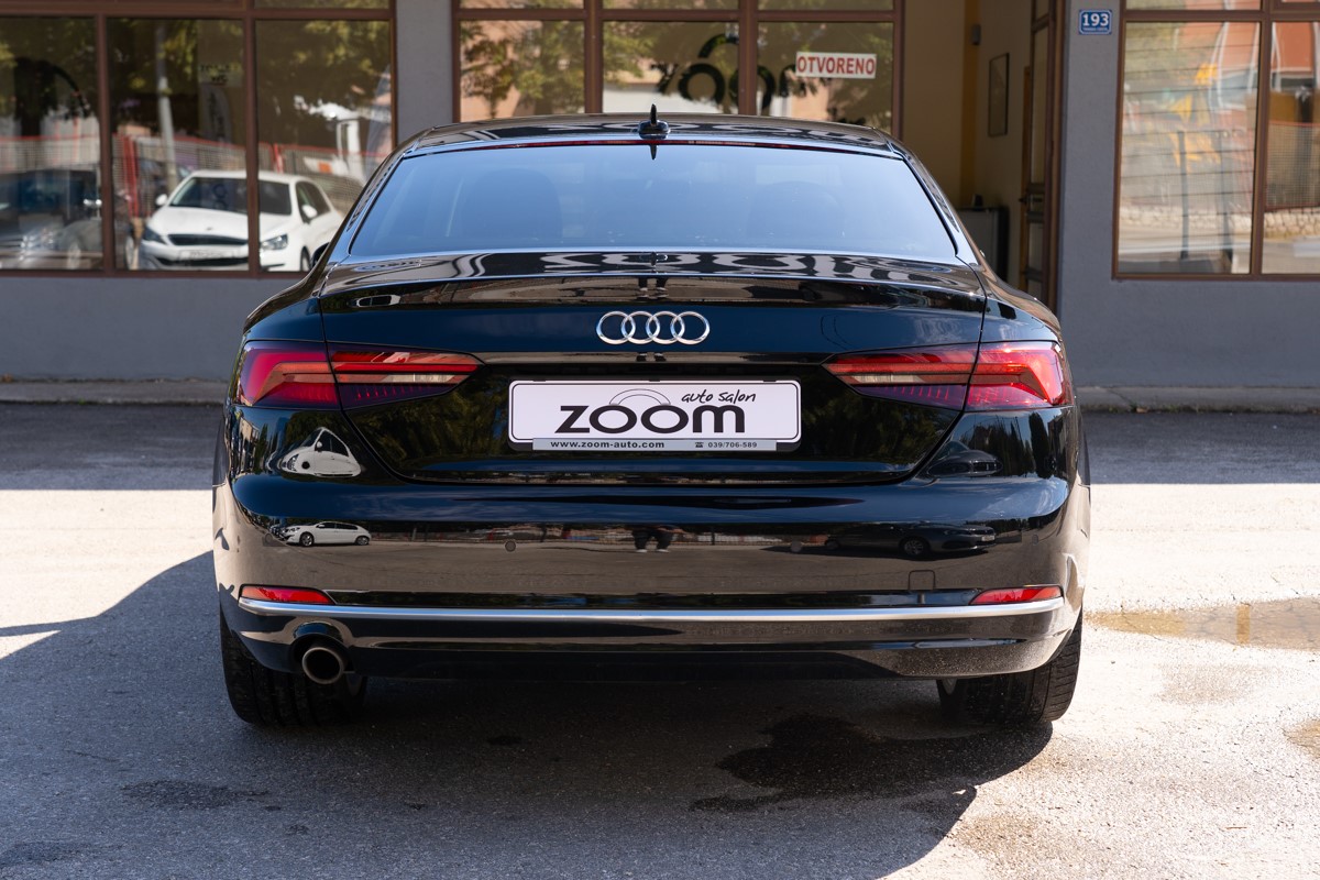 Audi A5
 2.0 TDi Sportline