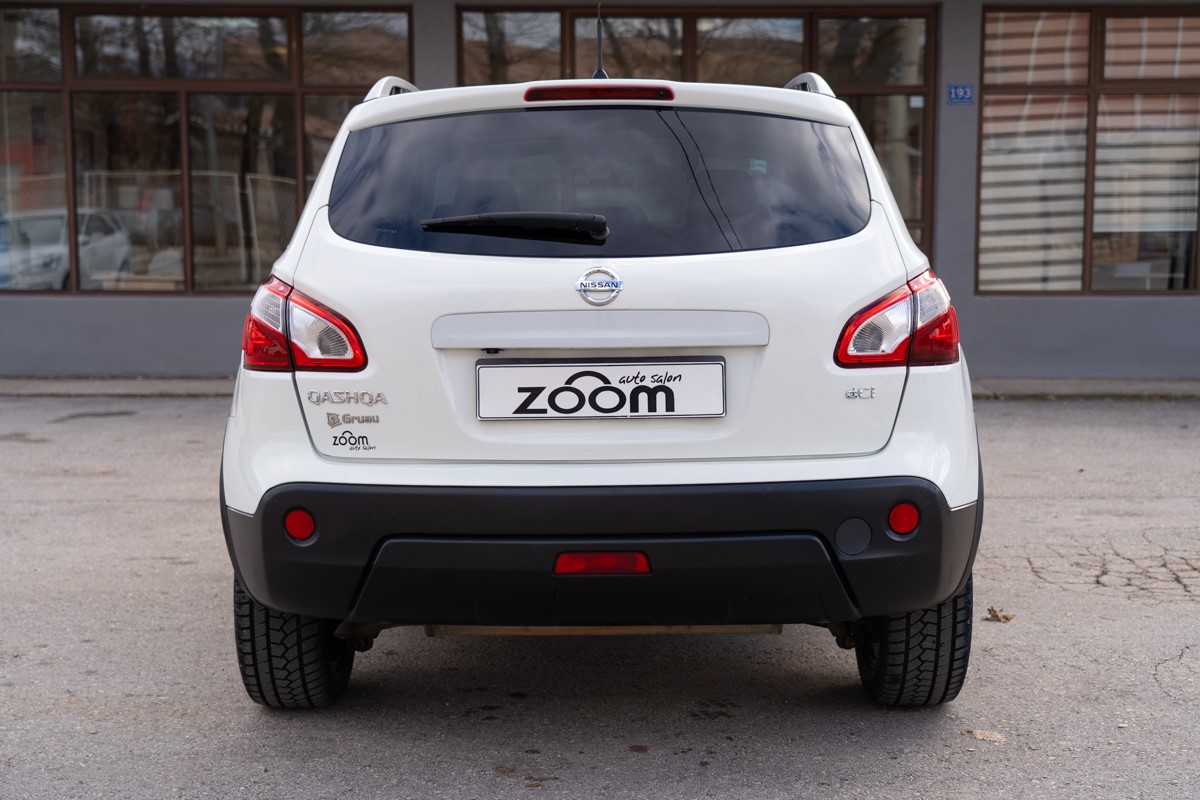Nissan
 Qashqai 2,0 DCI