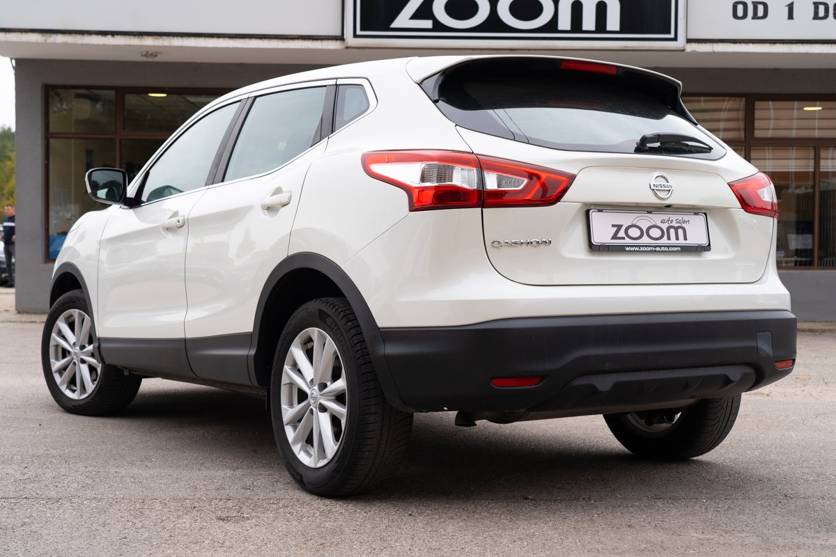 Nissan
 Qashqai 1,6 DCI